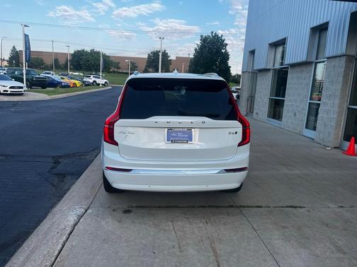 2023 Volvo XC90 B6 Ultimate 6-Seater