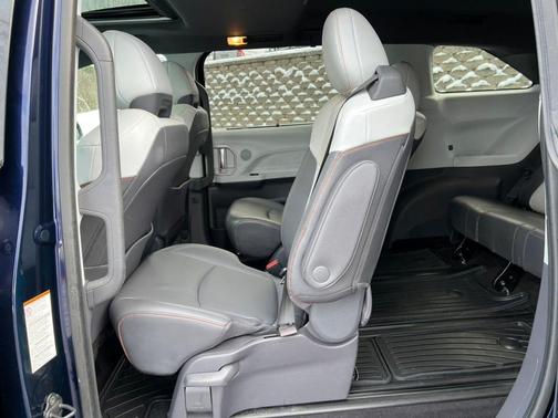 2021 Toyota Sienna XSE 7 Passenger