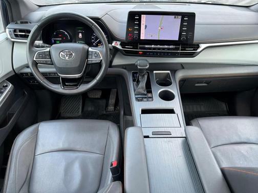 2021 Toyota Sienna XSE 7 Passenger