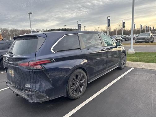 2021 Toyota Sienna XSE 7 Passenger