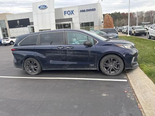 2021 Toyota Sienna XSE 7 Passenger