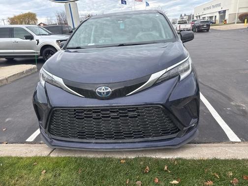 2021 Toyota Sienna XSE 7 Passenger