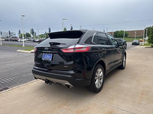 2022 Ford Edge Titanium