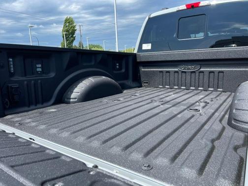 Avalanche 2026 Ford F-350 Lariat Super Duty