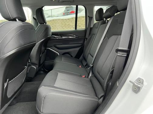 2022 Jeep Grand Cherokee Laredo