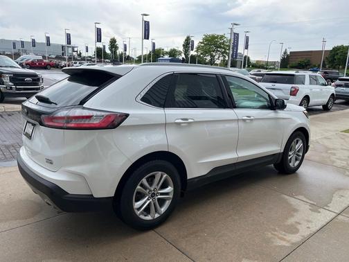 Photo 4 of 32 of 2020 Ford Edge SEL