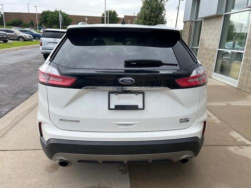 Photo 5 of 32 of 2020 Ford Edge SEL