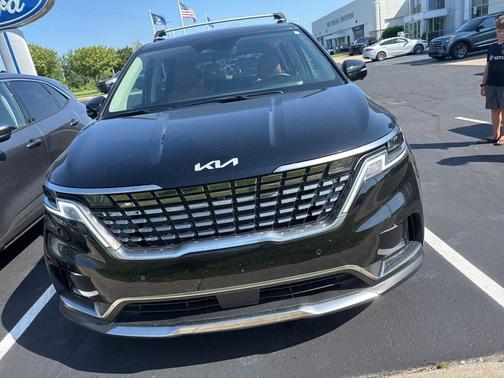 2024 Kia Carnival SX