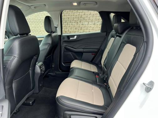 2022 Ford Escape Titanium Hybrid