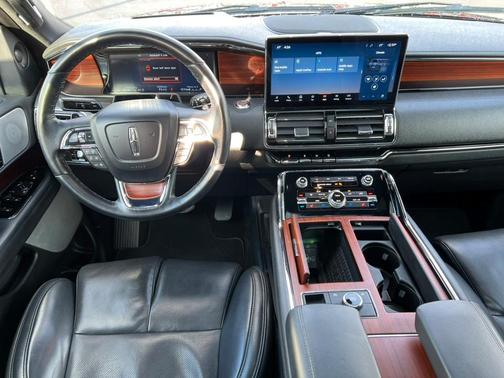 2022 Lincoln Navigator L Reserve