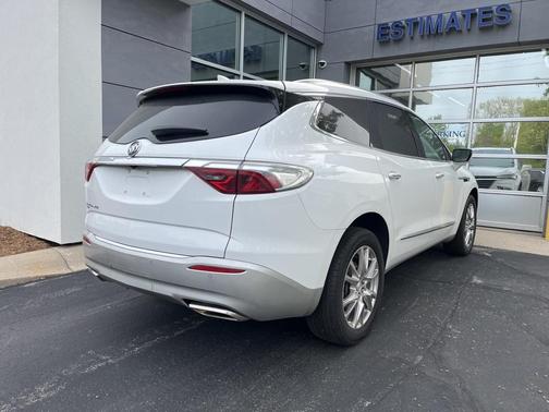 2022 Buick Enclave Essence