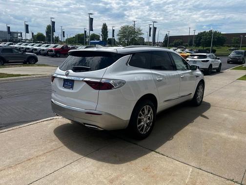 2022 Buick Enclave Essence