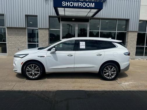 2022 Buick Enclave Essence