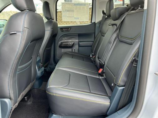 Space White Metallic 2026 Ford Maverick Lobo High