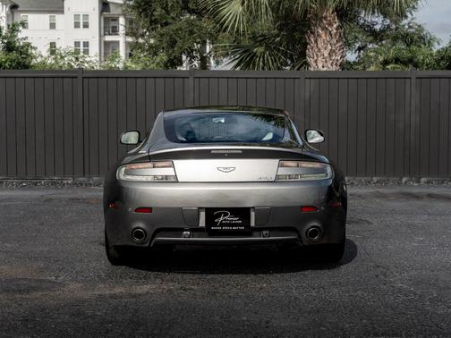 Grey Bull 2011 Aston Martin V8 Vantage Base