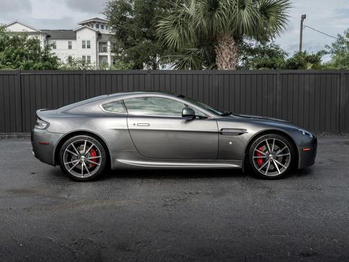 Grey Bull 2011 Aston Martin V8 Vantage Base