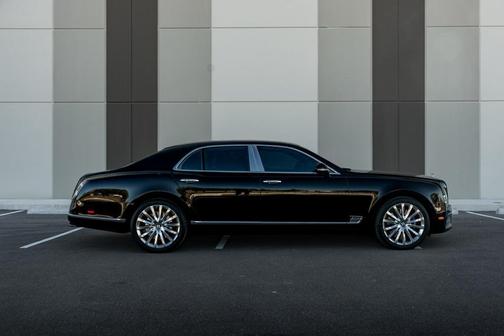Black 2017 Bentley Mulsanne Sedan