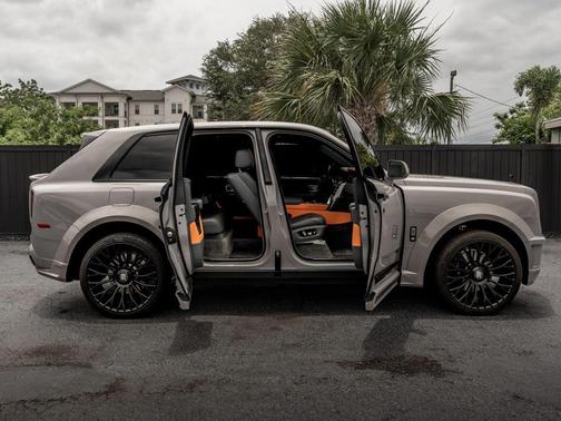 Gray 2023 Rolls-Royce Cullinan Sport Utility 4D