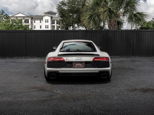 Suzuka Gray Metallic 2022 Audi R8 V10 performance RWD S tronic