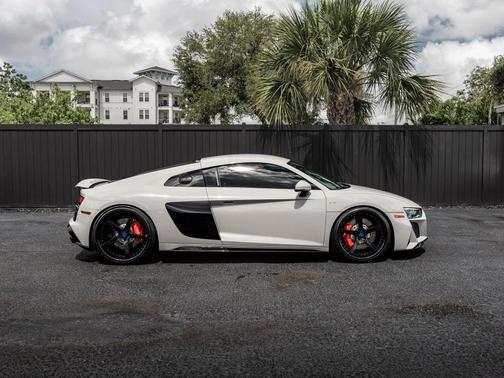 Suzuka Gray Metallic 2022 Audi R8 V10 performance RWD S tronic