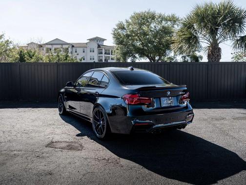 Black Sapphire Metallic 2018 BMW M3 CS