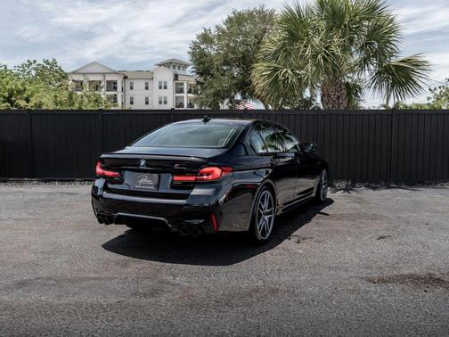 Black Sapphire Metallic 2023 BMW M5 Competition