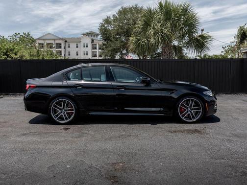 Black Sapphire Metallic 2023 BMW M5 Competition