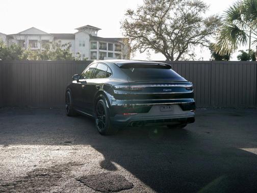 2022 Porsche Cayenne Cayenne
