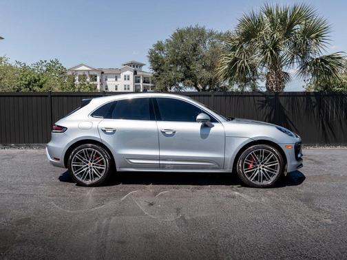 Silver 2023 Porsche Macan Macan Sport Edition