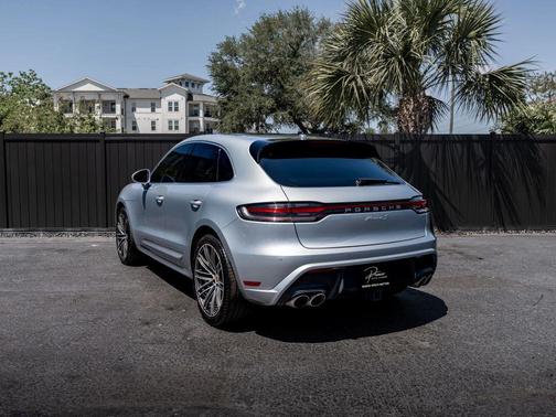 Silver 2023 Porsche Macan Macan Sport Edition