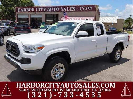 SUPER WHITE 2022 Toyota Tacoma SR5