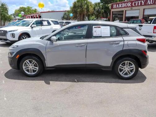 Cyber Silver 2022 Hyundai KONA SE