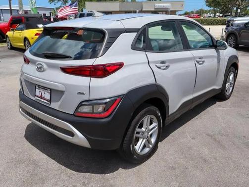 Cyber Silver 2022 Hyundai KONA SE