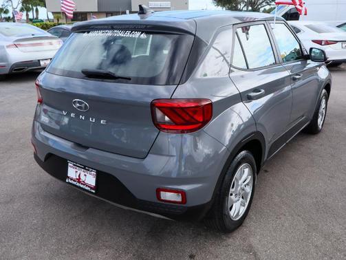 2021 Hyundai VENUE SE