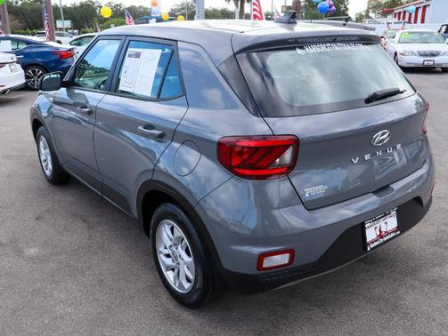 2021 Hyundai VENUE SE