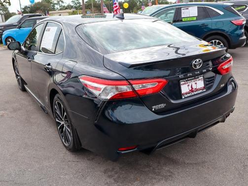 2020 Toyota Camry SE
