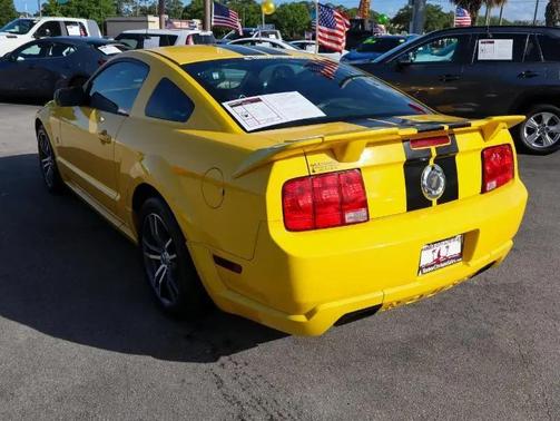 SCREAMING YELLOW 2006 Ford Mustang GT