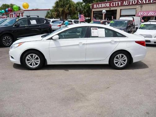 Pearl White 2011 Hyundai SONATA GLS
