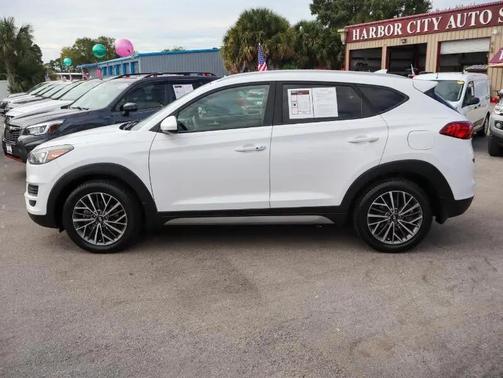Dazzling White 2019 Hyundai TUCSON SE