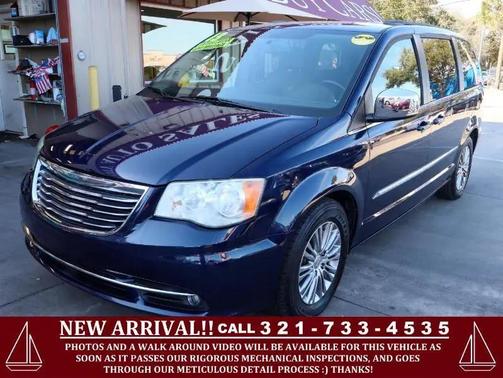 2013 Chrysler Town & Country Touring-L