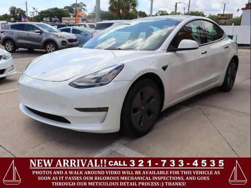 Pearl White Multi-Coat 2023 Tesla Model 3 Standard Range