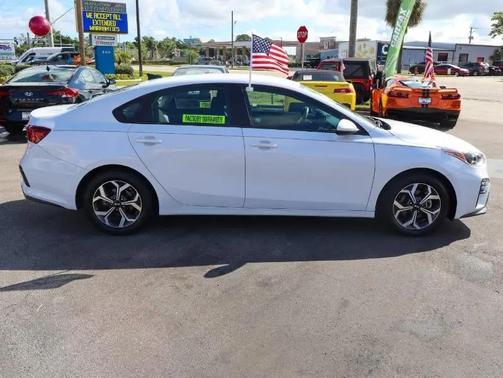 Snow White Pearl 2021 Kia Forte LXS