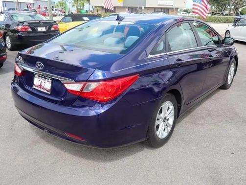 INDIGO NIGHT 2013 Hyundai SONATA GLS