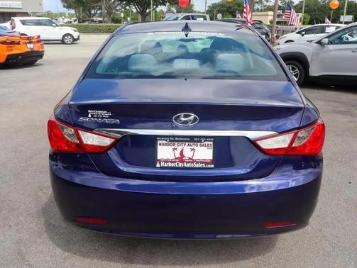 INDIGO NIGHT 2013 Hyundai SONATA GLS