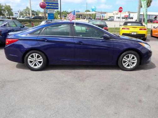 INDIGO NIGHT 2013 Hyundai SONATA GLS