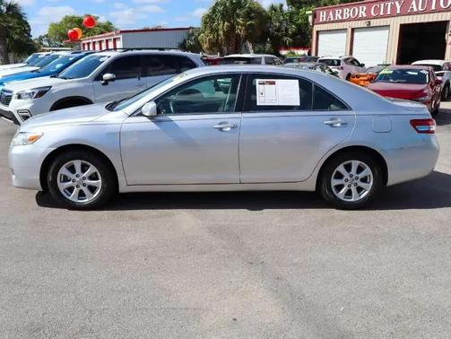 Classic Silver Metallic 2011 Toyota Camry LE