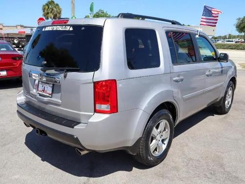 Alabaster Silver Metallic 2011 Honda Pilot EX
