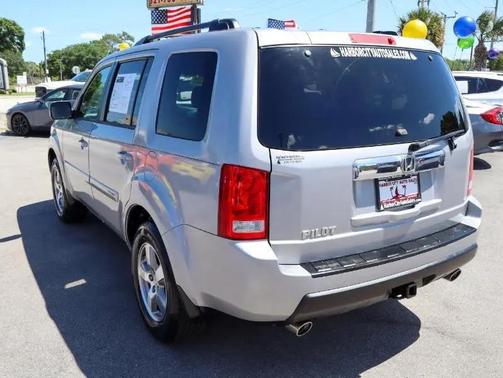 Alabaster Silver Metallic 2011 Honda Pilot EX