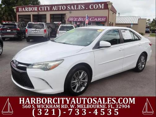 Super White 2016 Toyota Camry SE