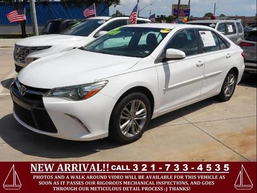Super White 2016 Toyota Camry SE